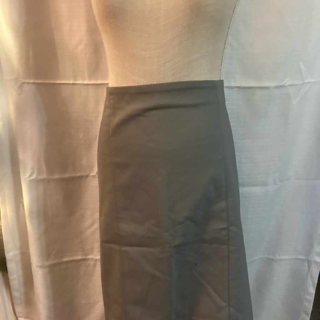 Brand New With Tags Van Huesen Grey Skirt Size 14